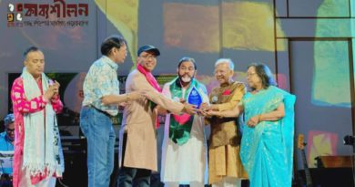 সাহিত্য পুরস্কার পেয়েছেন ড: মুহম্মদ জাফর ইকবাল তিনদিনব্যাপি বঙ্গবন্ধু আন্তর্জাতিক বইমেলা সম্পন্ন